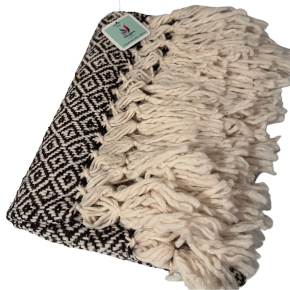 Mexican Rebozo Shawl in Brown on Cream –100% Raw Wool, Thick, Large Winter Wrap - Picture 12 of 15